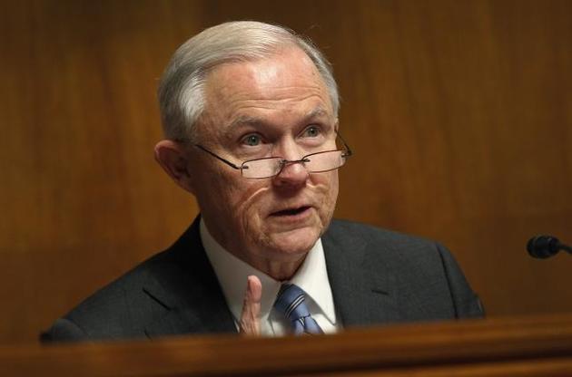 Генпрокурор США промовчав про свої зустрічі з послом Росії