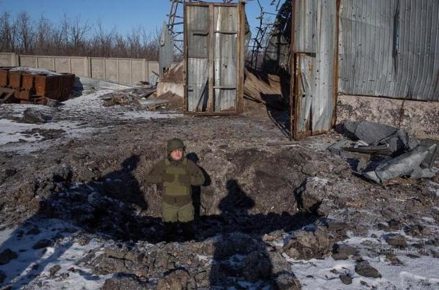 Терористи обстріляли тилові райони Донбасу, облаштувавши позиції на території захопленої школи