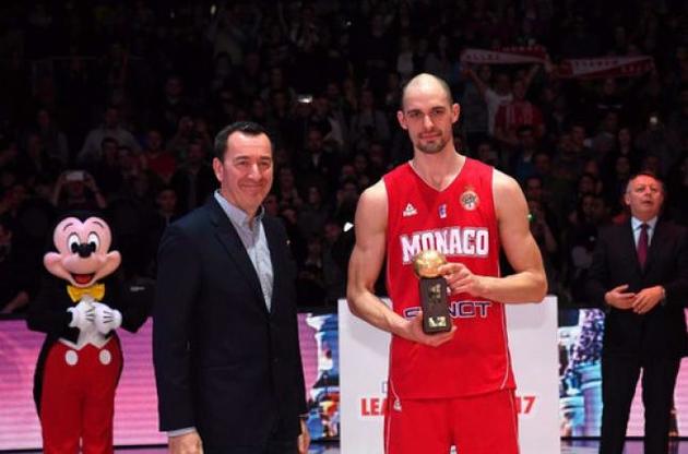 Гладир закинув три триочкових кидки