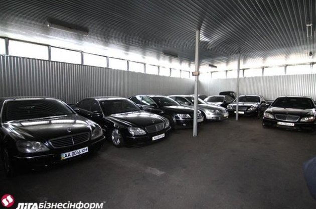 На авто для чиновників витрачають мільйони гривень