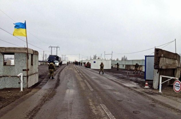 Решение о перекрытии дорог в ОРДЛО не касается гражданского транспорта – Аваков