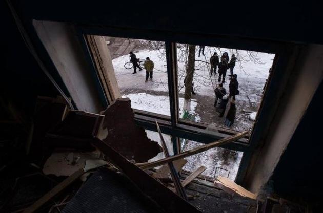 Из-за обстрелов боевиков без света остались 1400 жителей Луганщины