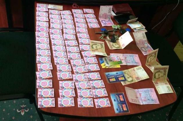 Керівник прокуратури Тернопільщини отримав хабар від підлеглого