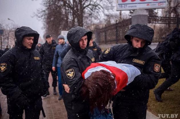 Беларусь депортирует двоих украинцев