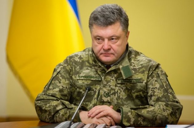 Порошенко пообіцяв ініціювати відновлення військових судів в Україні