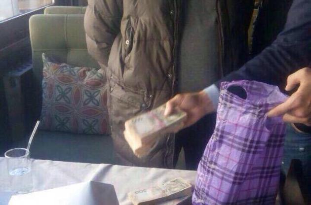 Хабар чиновнику передали у Київському ресторані