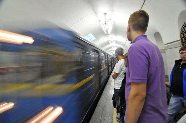 Станцию метро "Крещатик" закрыли из-за сообщения о минировании