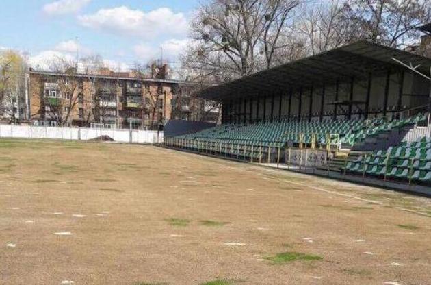 На полі "Локомотива" у деяких місцях майже немає газону