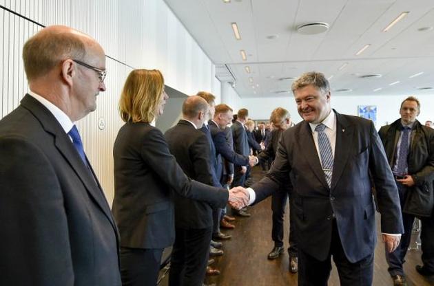 Іноземці вже відчули результати рішучих реформ Порошенка та повідомили йому про це