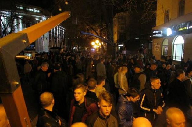 Активісти заблокували забудову арки