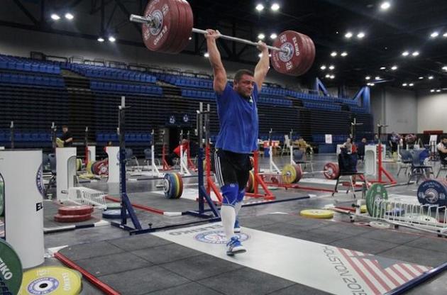 Чумак підняв однакову вагу з чемпіоном