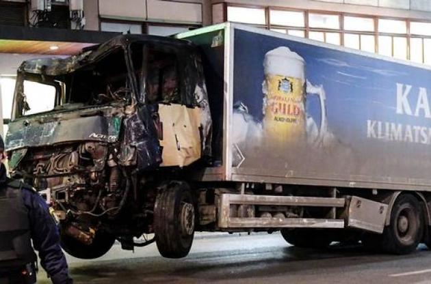 Правоохранители нашли взрывчатку в грузовике, который наехал на прохожих в Стокгольме