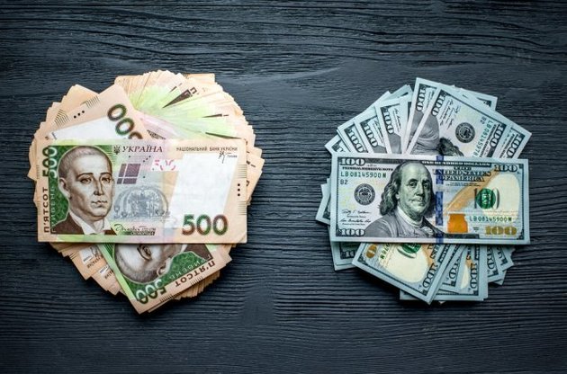 Соотношение гривневых вкладов топ-чиновников к их валютным вкладам составило 1:600 в пользу последних - экономист