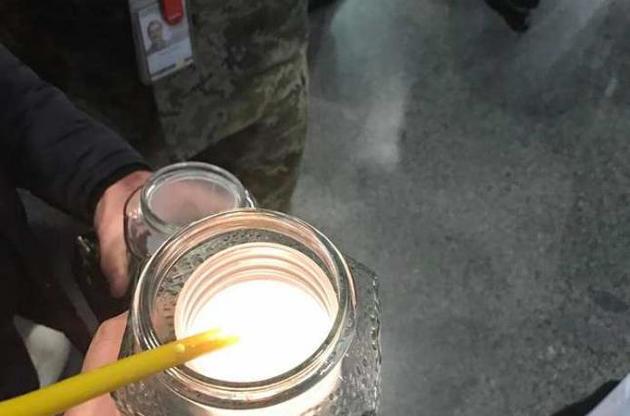 До України прибув Благодатний вогонь