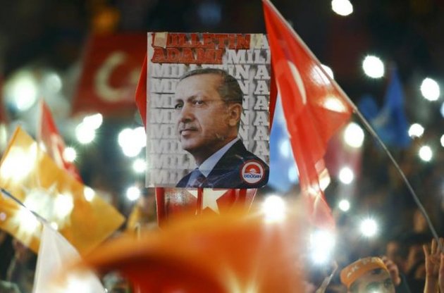 В Турции произошла перестрелка между сторонниками и противниками расширения полномочий Эрдогана