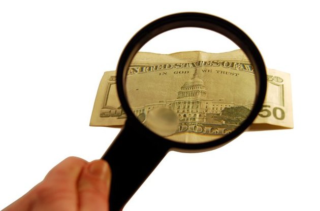 Долар продовжує дешевшати