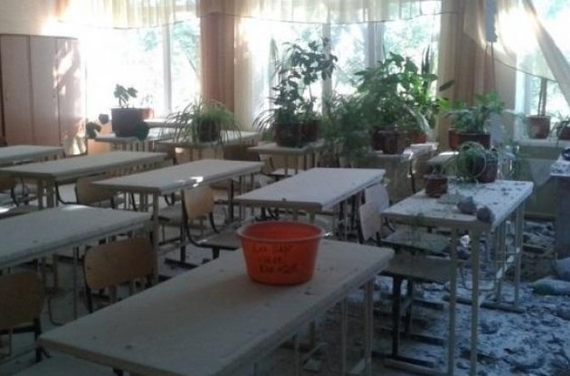 Террористы обстреляли школу в Марьинке, учеников эвакуировали в бомбоубежище