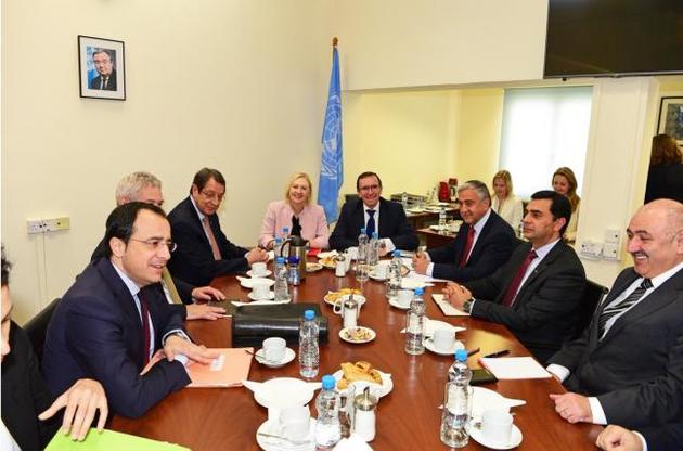 Лідери Кіпру відновили раніше зірвані переговори про возз'єднання країни