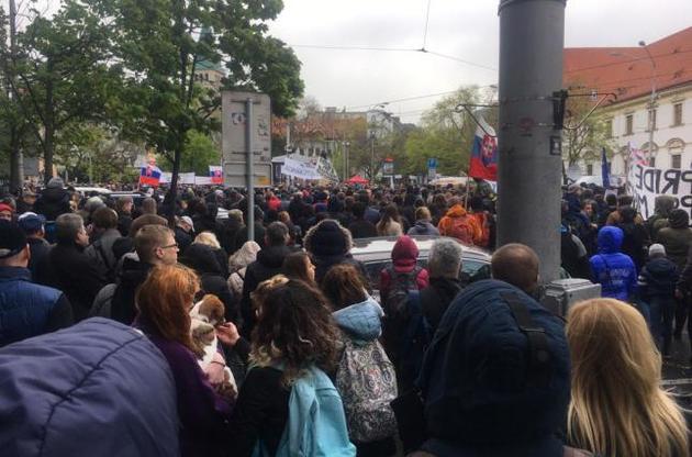 В Словакии тысячи людей вышли на антикоррупционные протесты