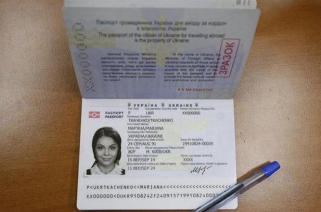 До кінця року біометричні закордонні паспорти оформлять понад 5 млн українців