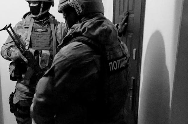 Правоохранители Мариуполя проводят спецоперацию по поиску боевиков и изъятию оружия