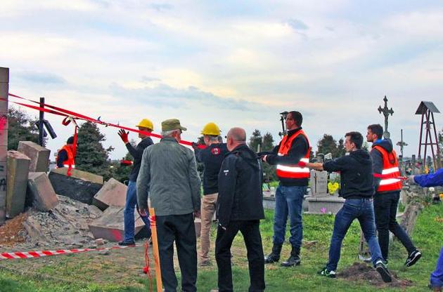 За останні три роки в Польщі знищили 15 українських пам'ятників. Марно сподіватися, що 100 польських пам'ятників в Україні знаходяться в безпеці
