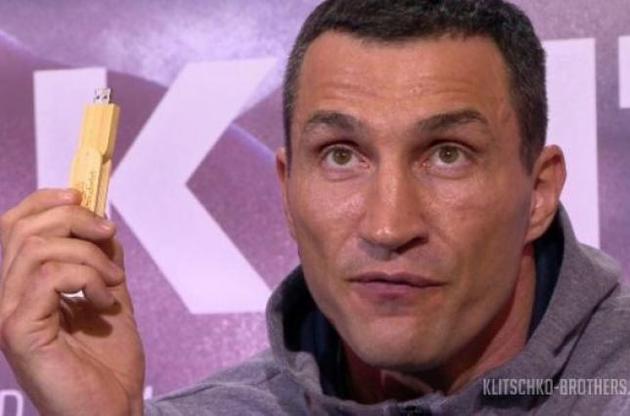 Кличко-молодший продасть флешку зі своїм боксерським халатом