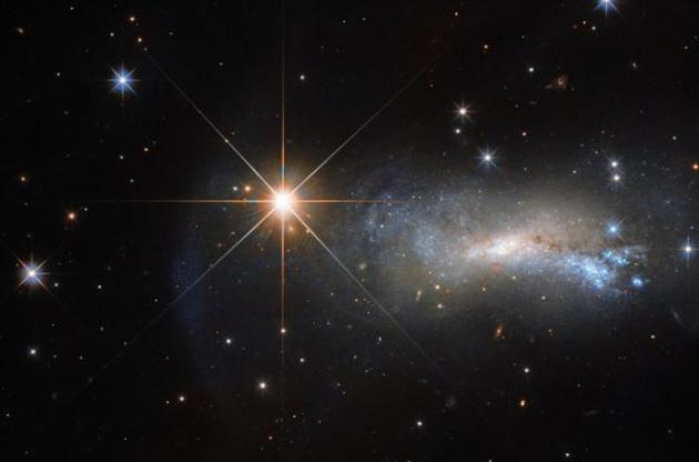 "Хаббл" зробив знімок зірки, яка затьмарила цілу галактику