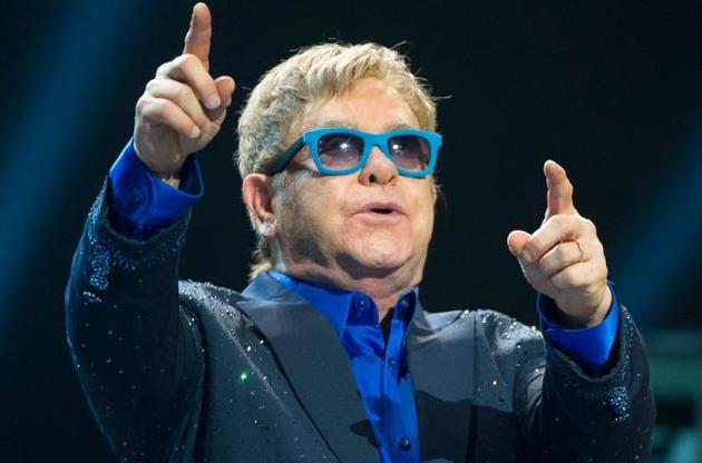 Элтон Джон заболел инфекцией