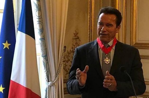 &quot;Железный Арни&quot; получил знак командора Ордена Почетного легиона для ношения на груди