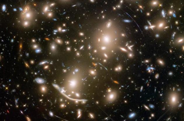 "Хаббл" сделал снимок нескольких сотен галактик