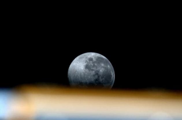 Астронавт ESA опубликовал снимок Луны из космоса
