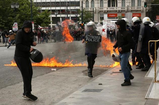 Заходи жорсткої економії викликали масові протести в Греції