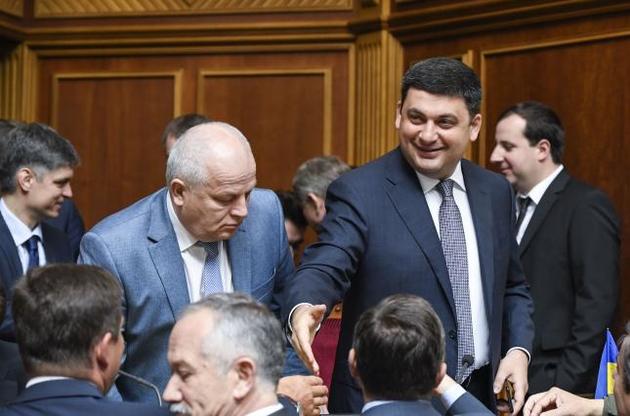 Гройсман предложил повысить пенсионный возраст для людей без длительного официального стажа