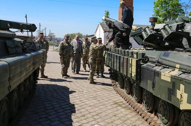 Міністр оборони оголосив про плани відродити виш по підготовці офіцерів-танкістів