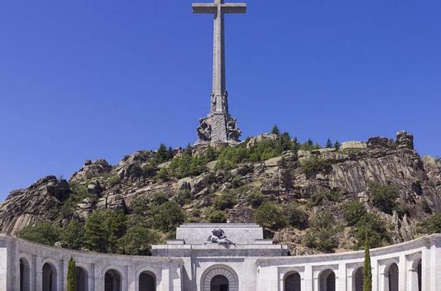 Диктатор похований у &quot;Долині полеглих&quot;