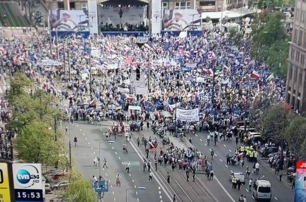 Протестувальники пройшли маршем через центр Варшави