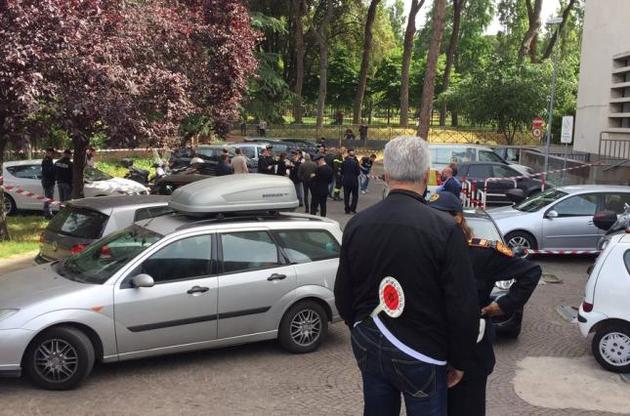 На місці працюють пожежники і поліцейські