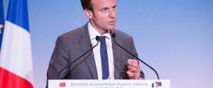 Макрон побеждает по результатам экзит-полов