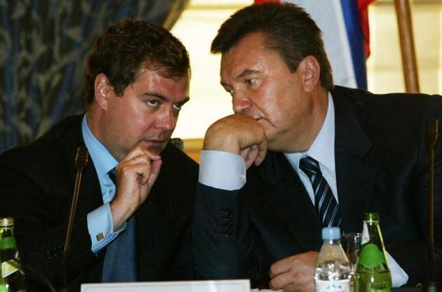 Смотри, а я уточек кормлю так...