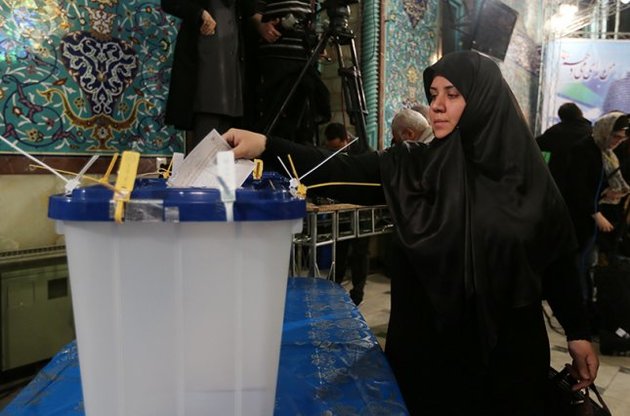 На выборах в Иране в лидеры вышел действующий президент