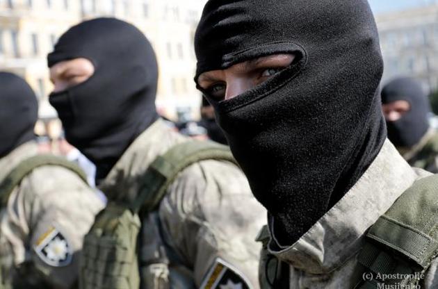 Поліція і військова прокуратура проводять 454 обшуки у екс-податківців Клименка