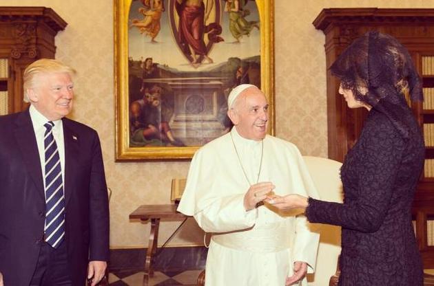 В папському палаці прийняли президента США з дружиною
