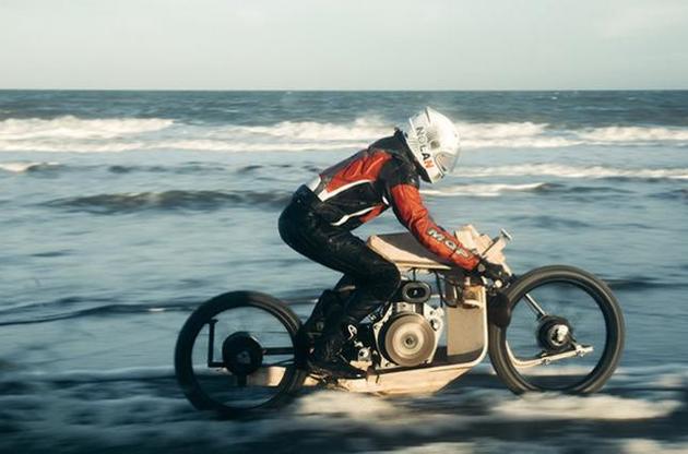 В Дании создали деревянный мотоцикл, работающий на водорослях