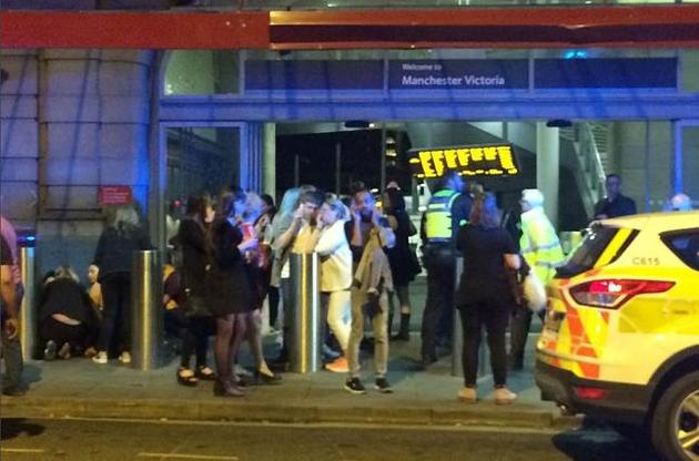 На стадионе в Манчестере прогремел взрыв, погибли не менее 19 человек