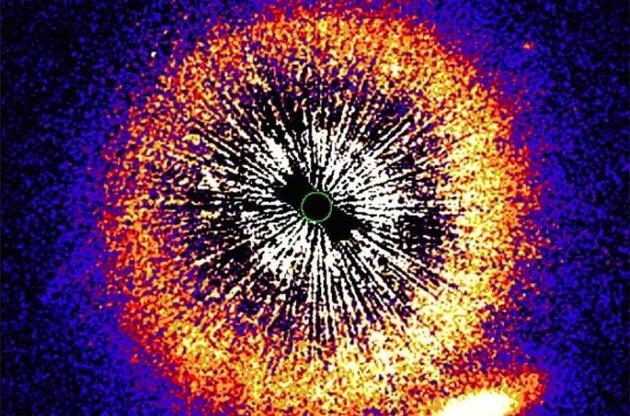 "Хаббл" сделал снимок галактики, которая "спряталась" за звездой