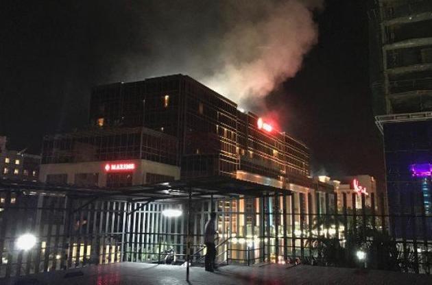 Злочинець напав на готель і підпал його