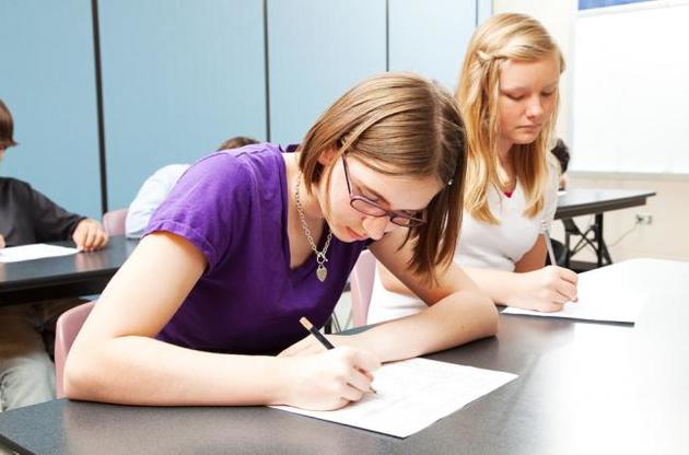 Выпускники школ Крыма смогут поступать в ВУЗы на материке по результатам вступительных экзаменов