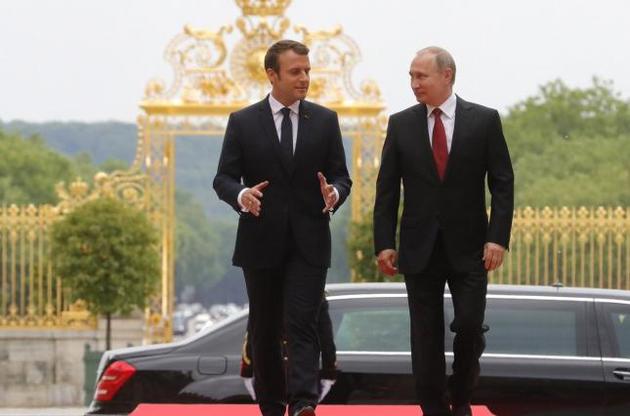Макрон на Путіні продемонстрував свій підхід до зовнішньої політики - The Economist