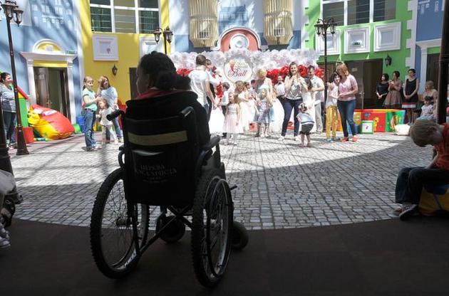 Депутаты приняли закон о бесплатной транспортировке инвалидов в реабилитационные центры